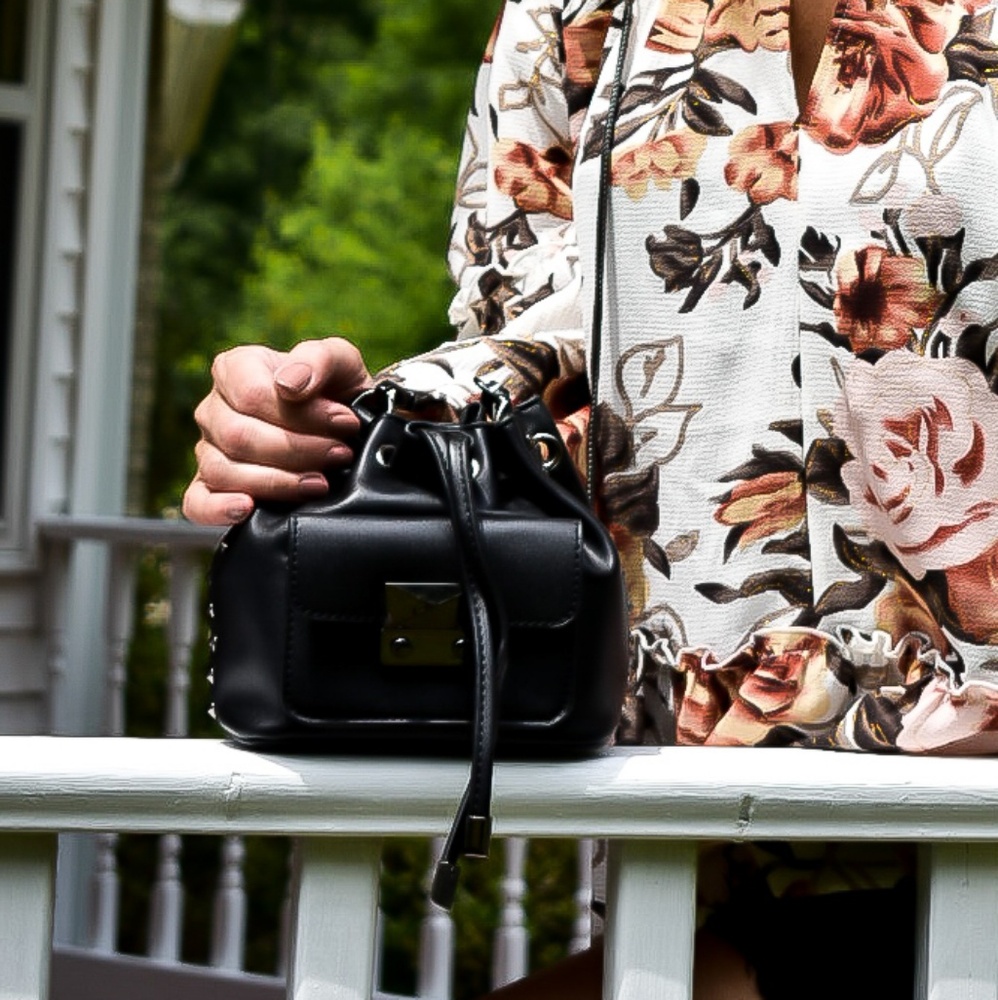 MINI BUCKET VEGAN LEATHER SHOULDER BAG in black - Picture 3 of 8